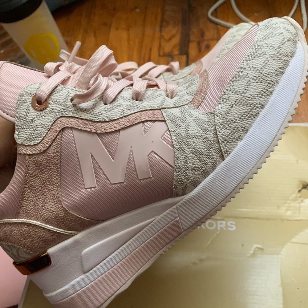 Michael Kors Crista Trainer SZ 9M - Picture 3 of 3